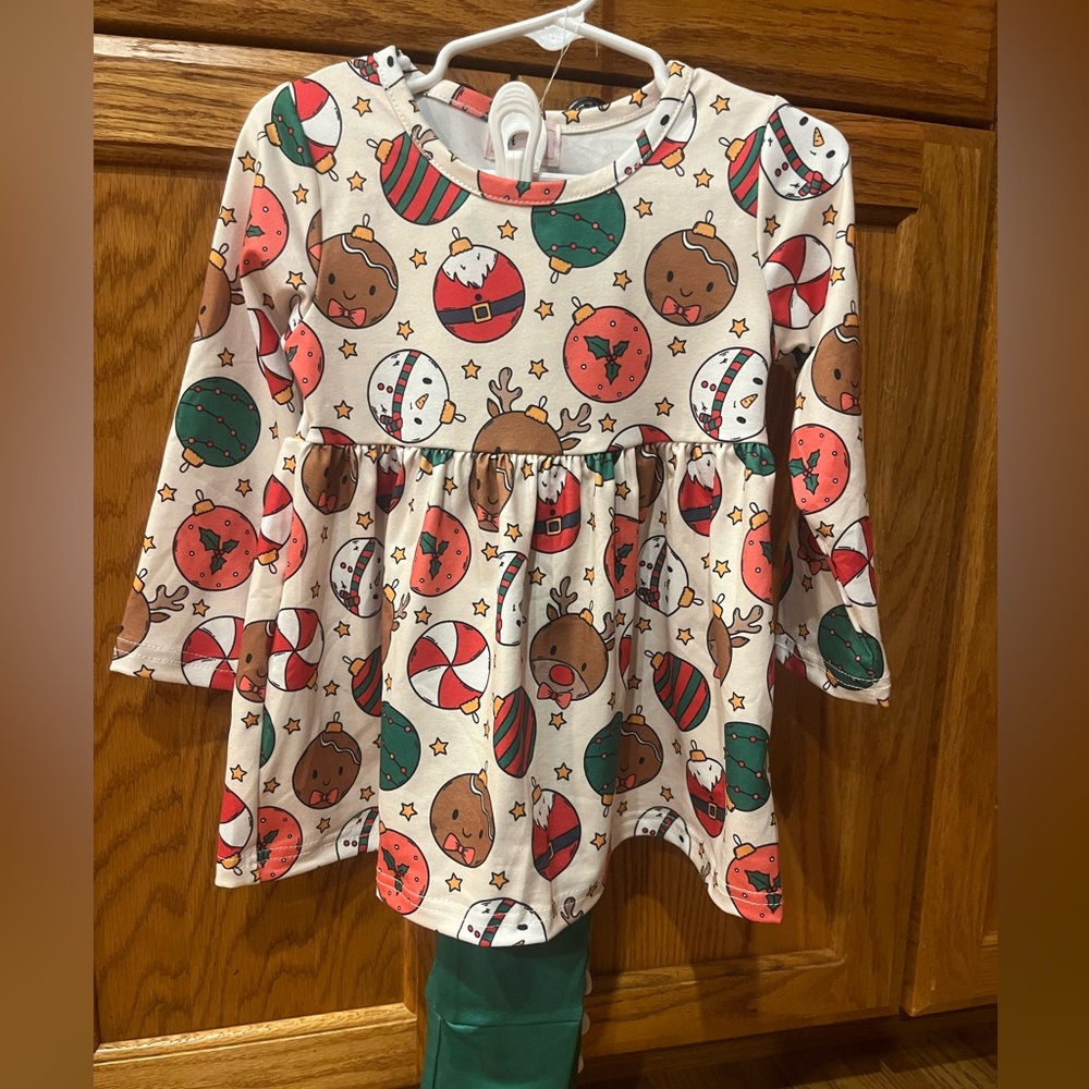 Pete and Lucy Holiday Ornaments Outfit